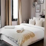 Elegant 5 Bedroom At Ghent's Core דירה