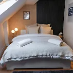 Elegant 5 Bedroom At Ghent's Core *