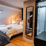 Elegant 5 Bedroom At Ghent's Core דירה *