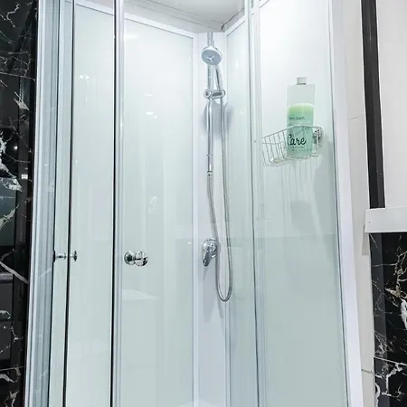 Elegant 5 Bedroom At Ghent's Core