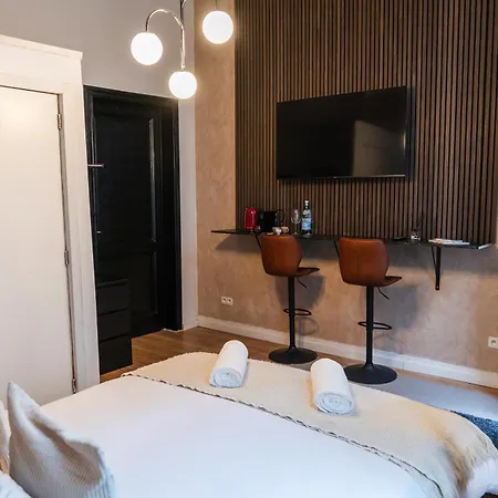 Elegant 5 Bedroom At Ghent's Core