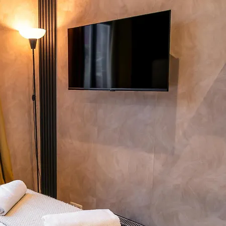 Elegant 5 Bedroom At Ghent's Core דירה