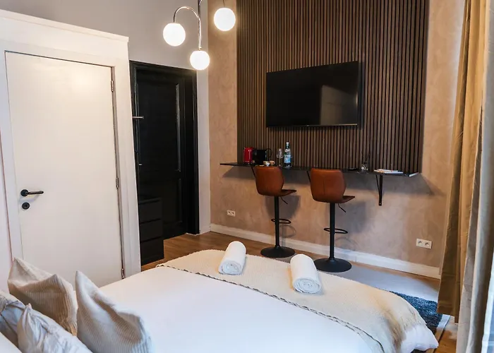 Elegant 5 Bedroom At Ghent's Core