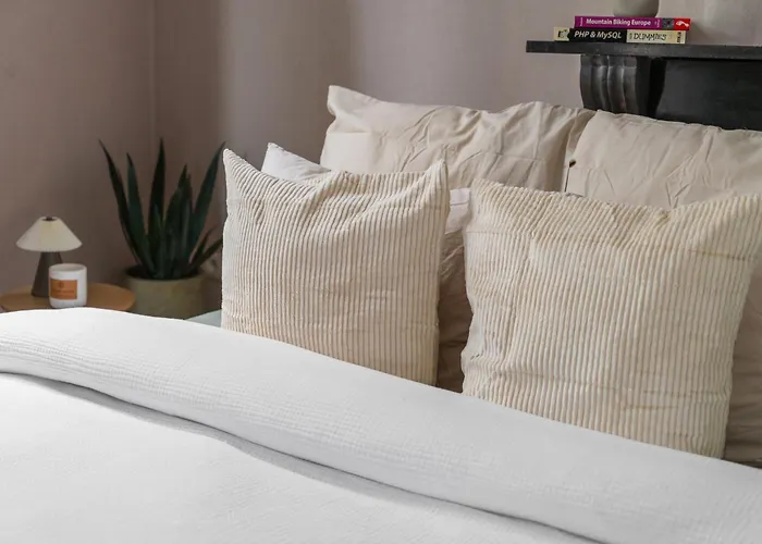 Elegant 5 Bedroom At Ghent's Core Apartament